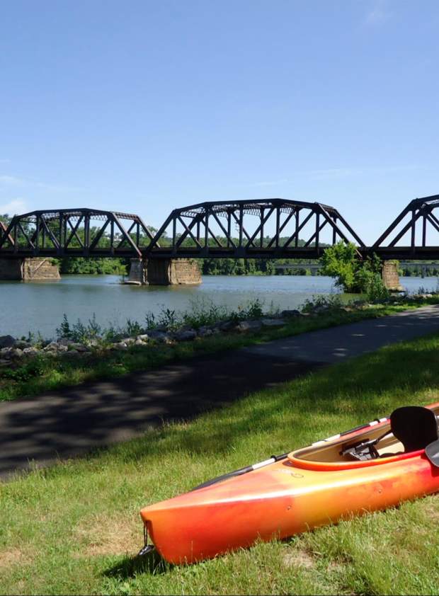 Kayak-River-Bridge