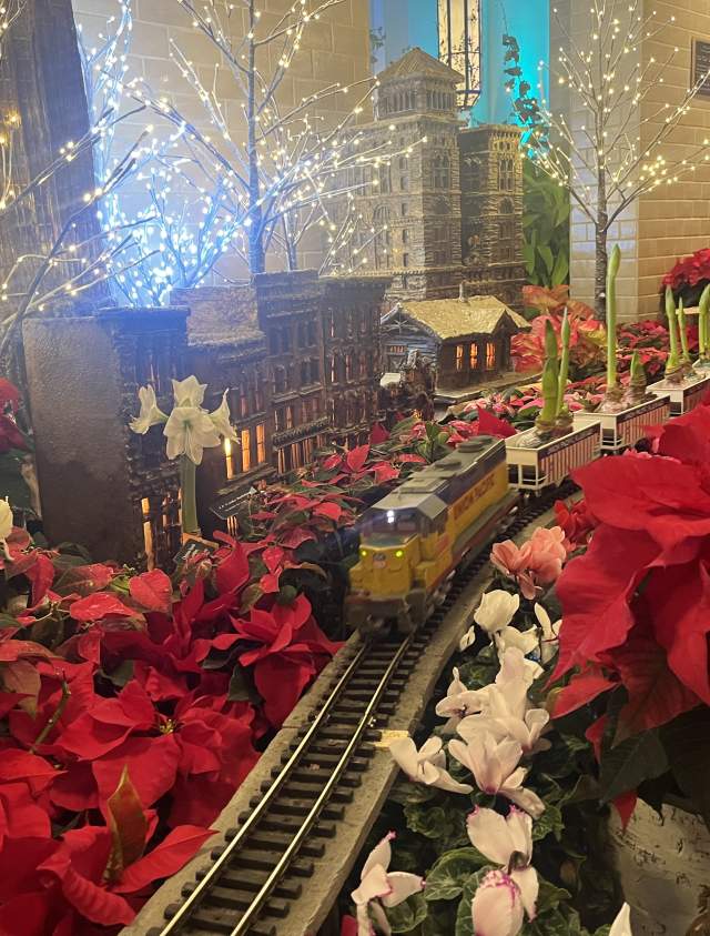 Bright Nights at Lauritzen Gardens