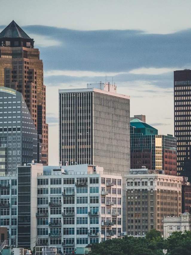 Catch Des Moines - Des Moines Skyline by @jacobduyane