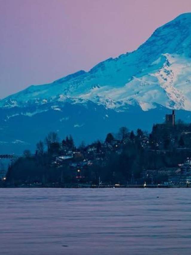 Mountain City Sea with Kayakers