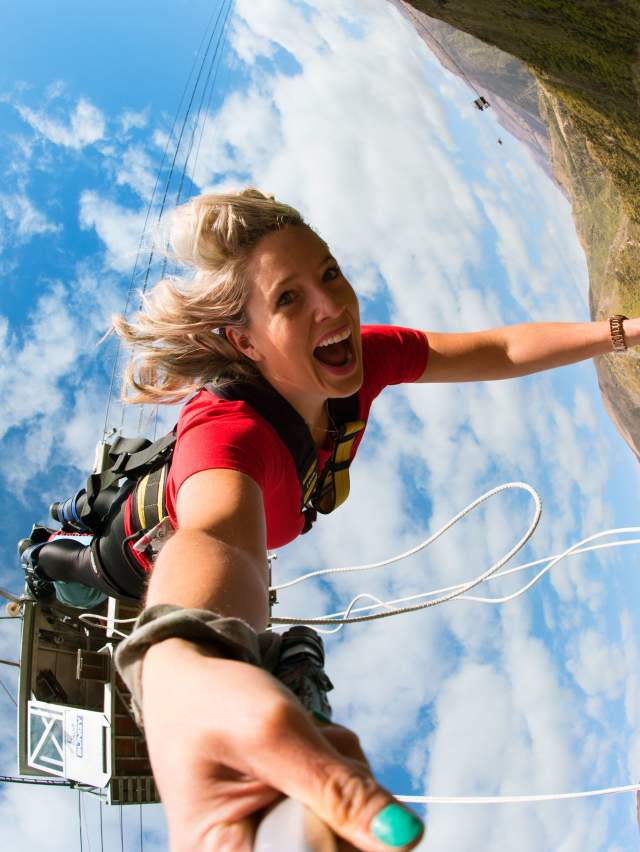 Lady bungy jumping at the Nevis Bungy site, Queenstown