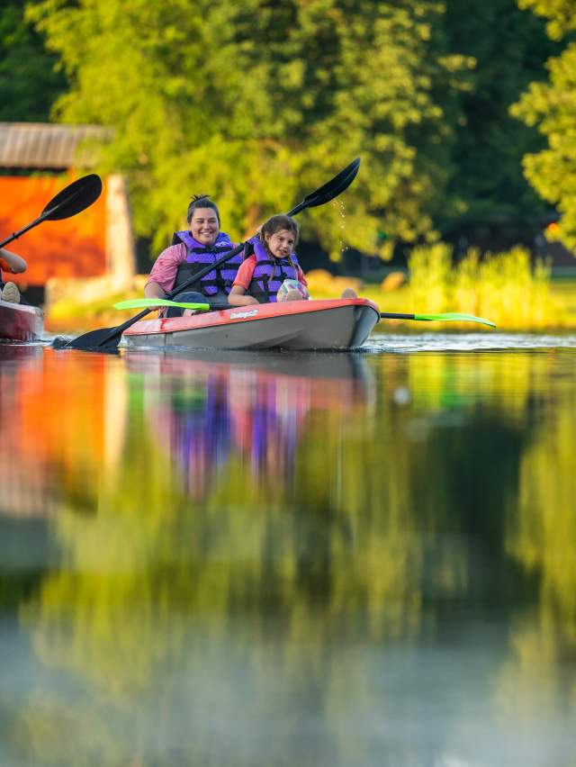 Fowler Park kayak with covered bridge