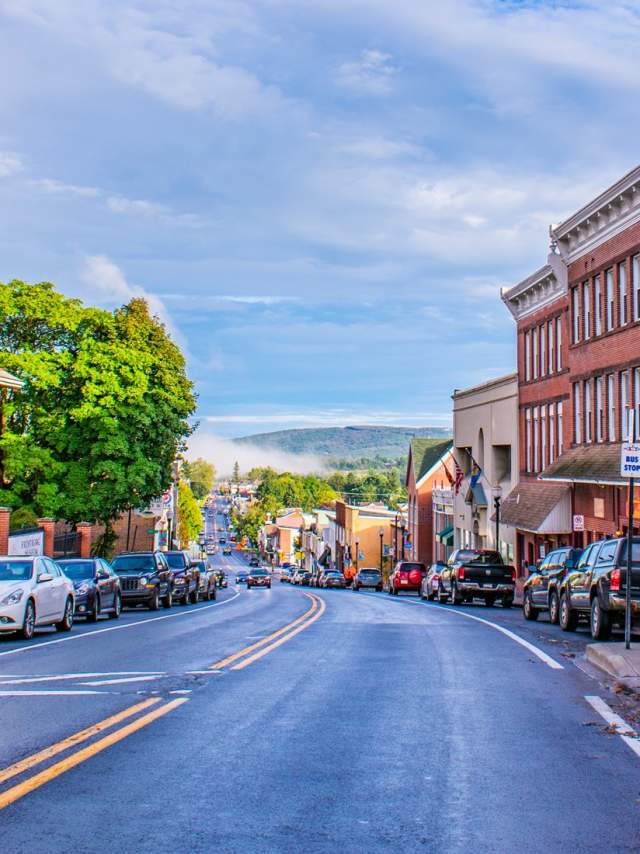 Streetscape-View-of-Main-Street-Frostburg-MD