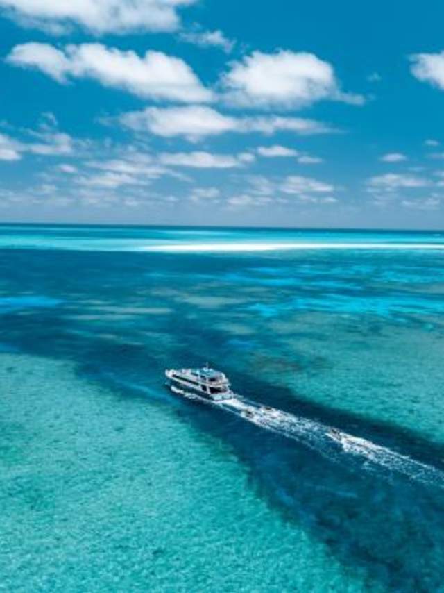 Lady M luxury cruises at the rowley shoals