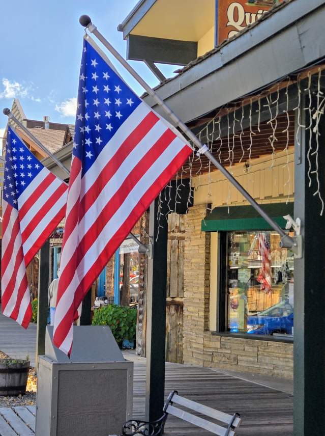 Boardwalk in front of Quilt Store
