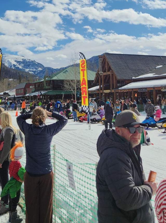 Winter Carnival spectators line Grand Avenue