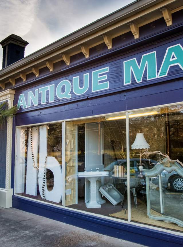 Exterior view of Kings Antique Mall on Kings Hwy in Shreveport