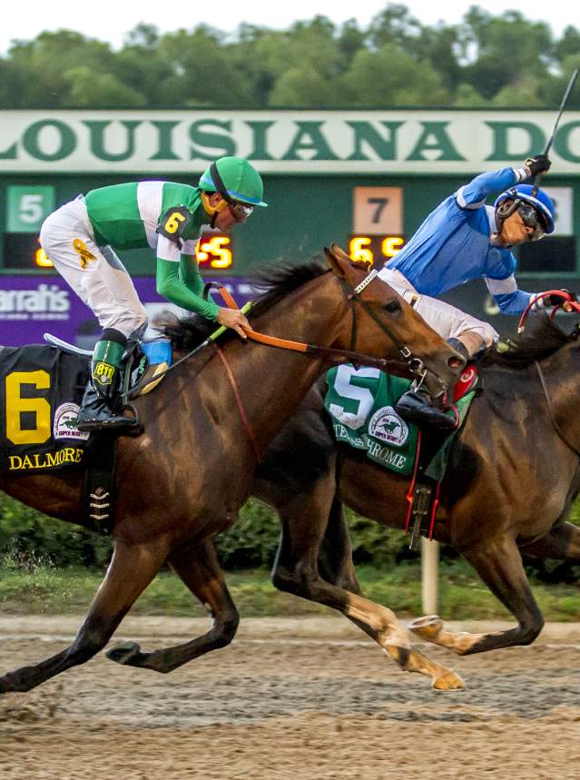 Horse race at Harrah's Louisiana Downs in Bossier City - Texas Chrome finish