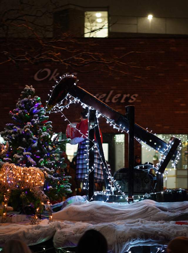 Enjoy the Casper Christmas Parade Like a Pro
