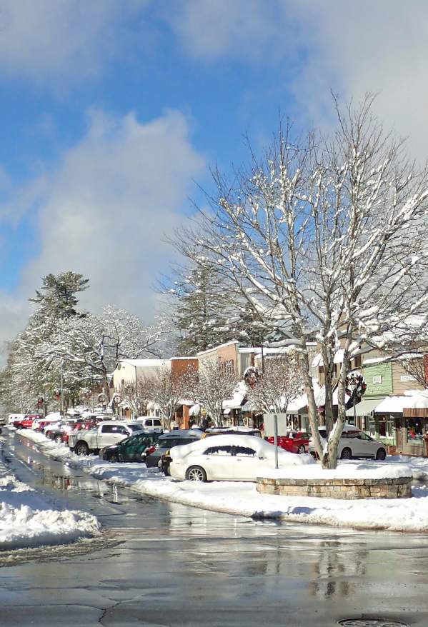 Main Street in Highlands North Carolina on a snowy day.