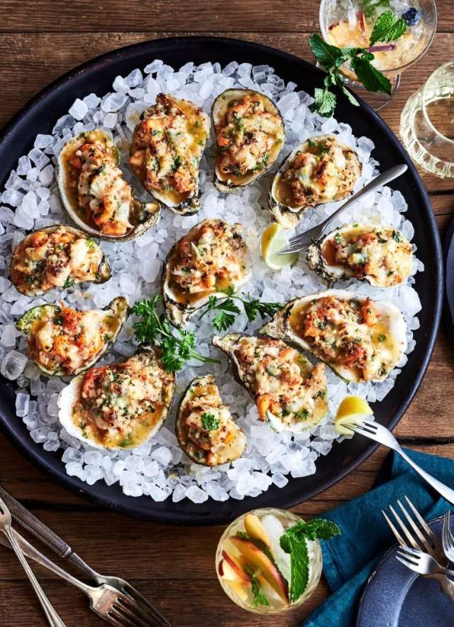 Plate of Oysters on ice