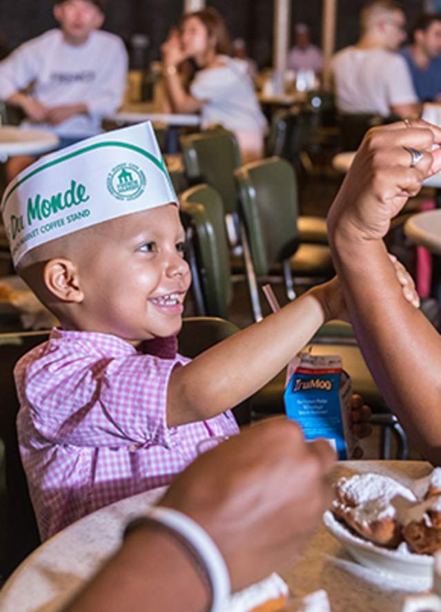 Family enjoying beignets at Cafe du Monde