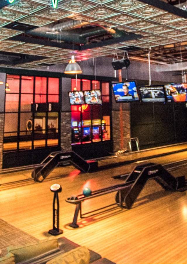 Classic Sports Bar and Lounge, Classic Bowling Center