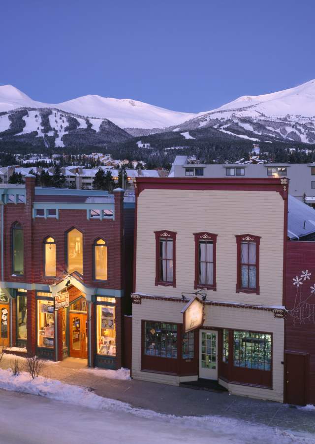 breckenridge-downtown-shopping-mountains