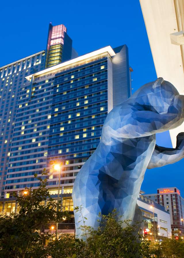 colorado-convention-center-blue-bear-public-art