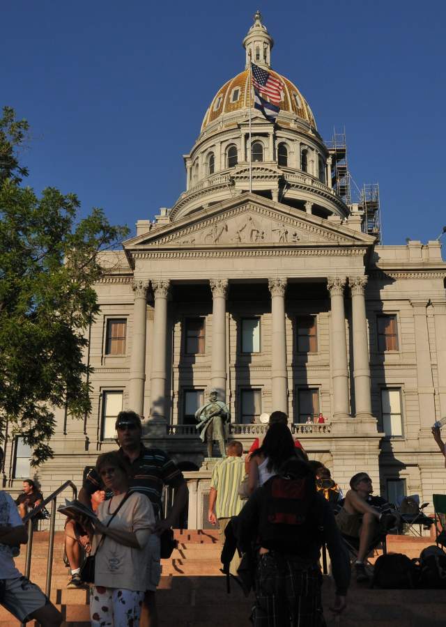 colorado-state-capitol-steps-people