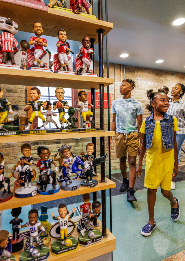 kids and family walking into bobblehead museum