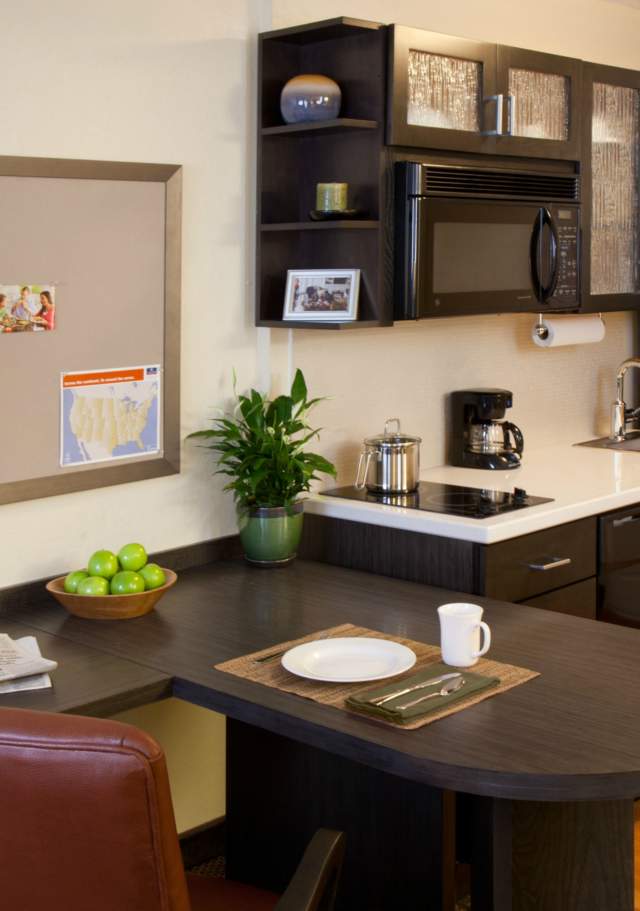 Sonesta Simply Suites studio kitchen