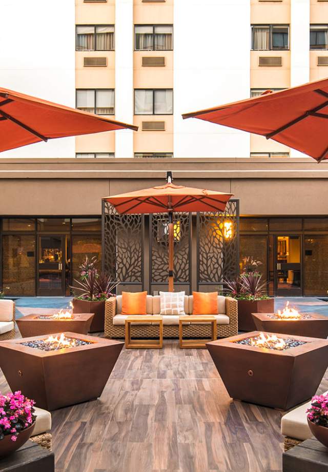 Doubletree Burlingame Courtyard