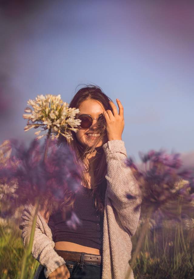 Girl-enjoying-the-outdoors-at-a-lavender-field