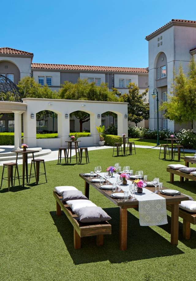 View of the courtyard decorated at the San Mateo Marriott SFO.