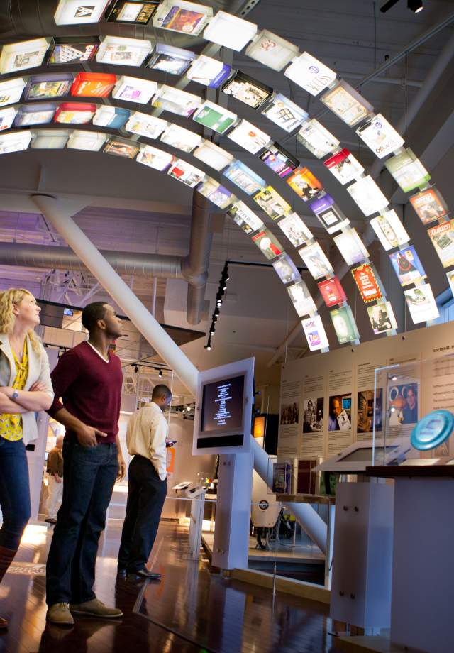 Visitors_Under_The_Software_Arch_Inside_Revolution_Exhibition _Computer_History_Museum_SanMateoCounty_SiliconValley