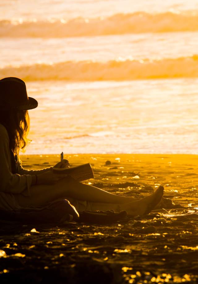 Writer_at_the_beach_Pacifica_by_BradleyWittke_SanMateoCounty_SiliconValley