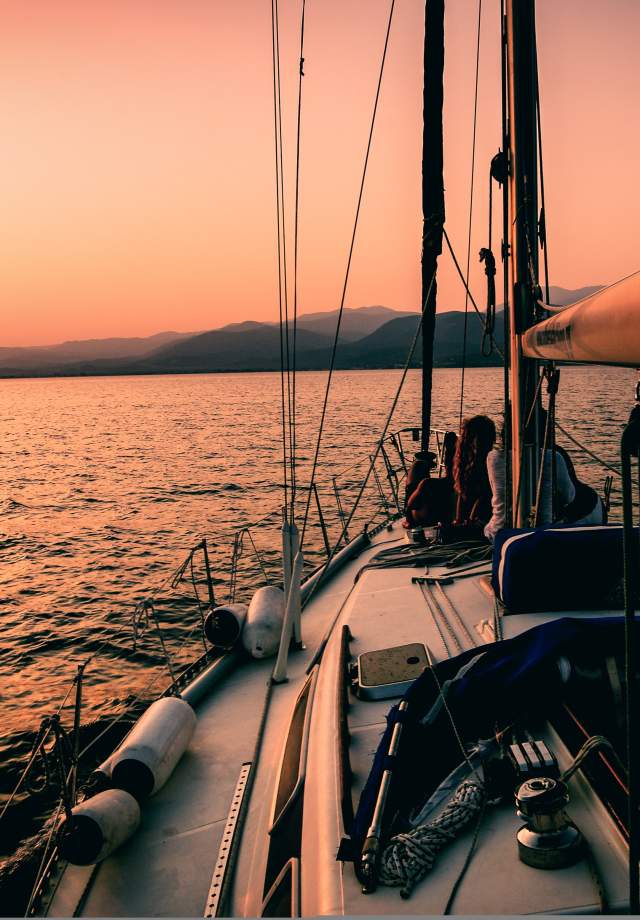 Sailing-boat-on-the-san-francisco-bay