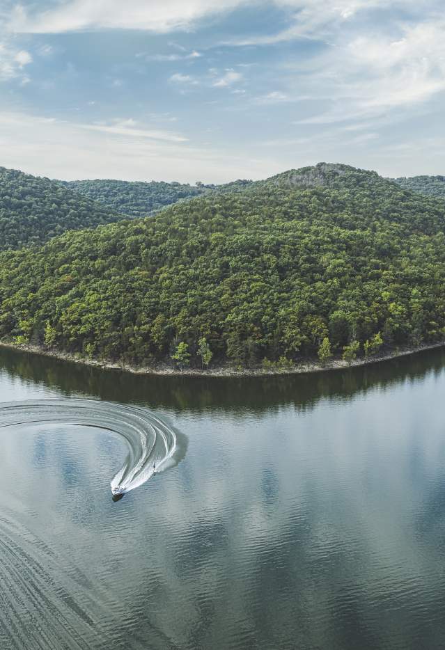 Lake_Scenic_Outdoors_Summer_Spring_Boat