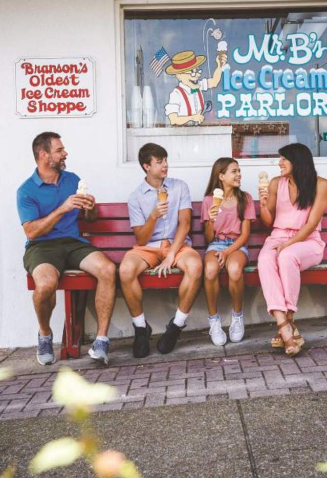 Downtown Branson Family Icecream Summer
