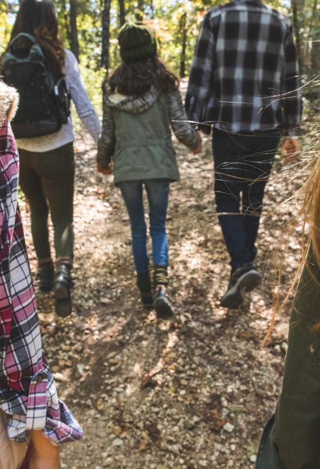 Walking_Hiking_Trail_Winter_Family_Outdoors