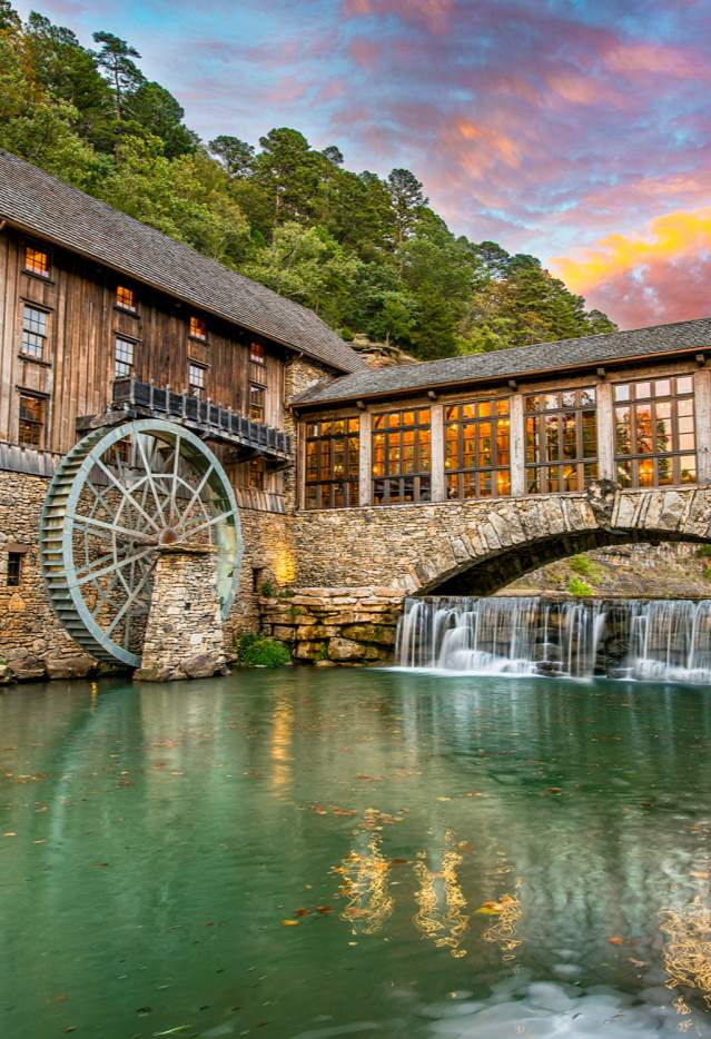Explore Dogwood Canyon