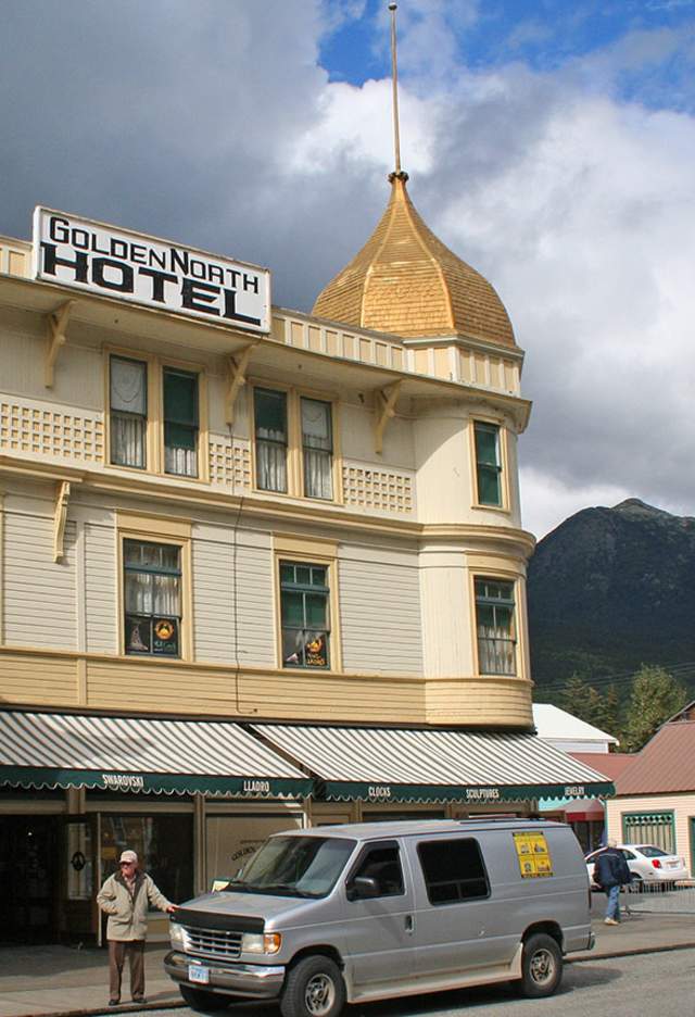Golden North Hotel
