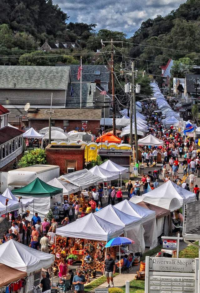 Crowds of people in the streets of Occoquan for the arts and crafts festival