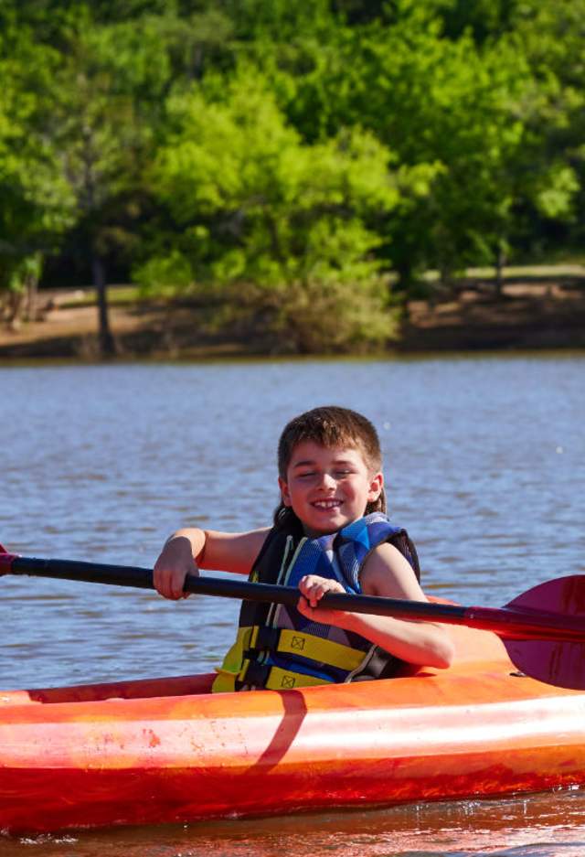 2 people kayaking at Arcadia Lake