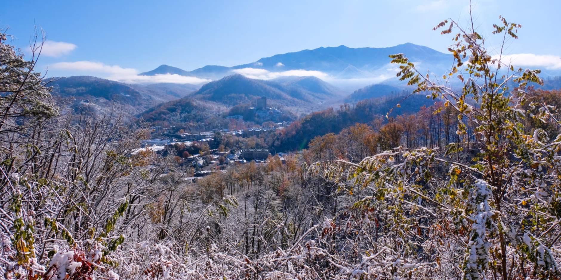 downtown-gatlinburg-tn-snow