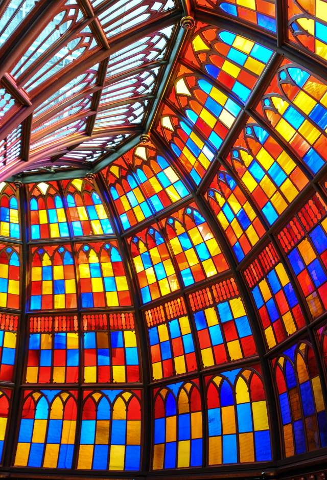 Image of incredible stained glass dome inside the Old State Capitol building 