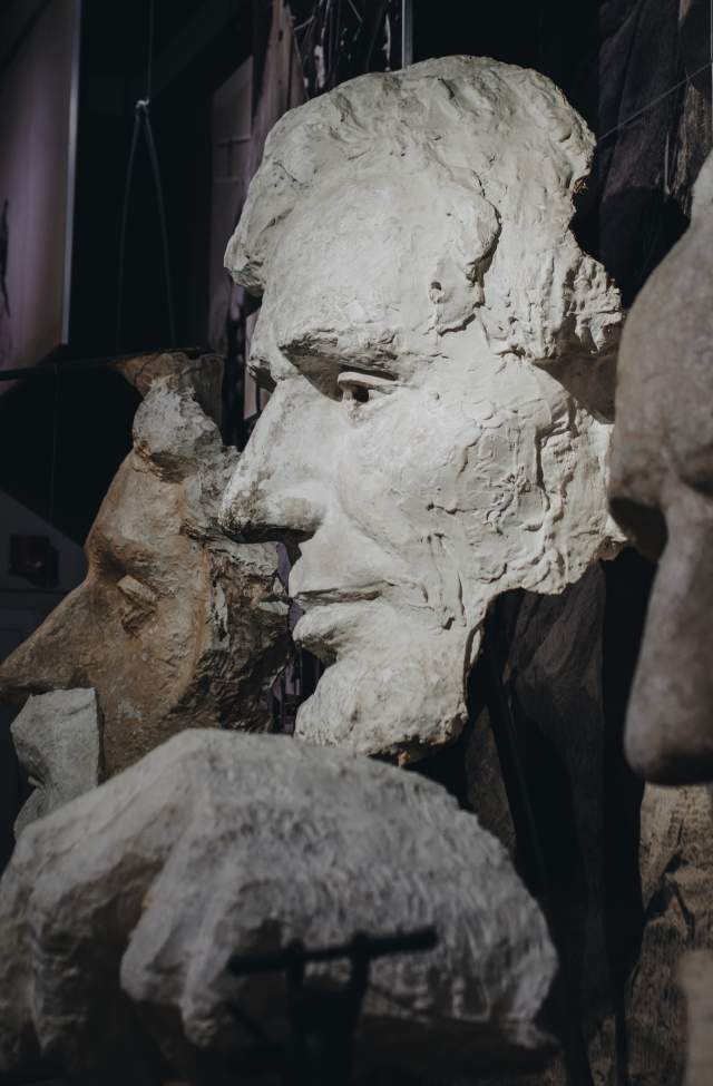 model faces of the mount rushmore presidents located inside the memorial visitor center
