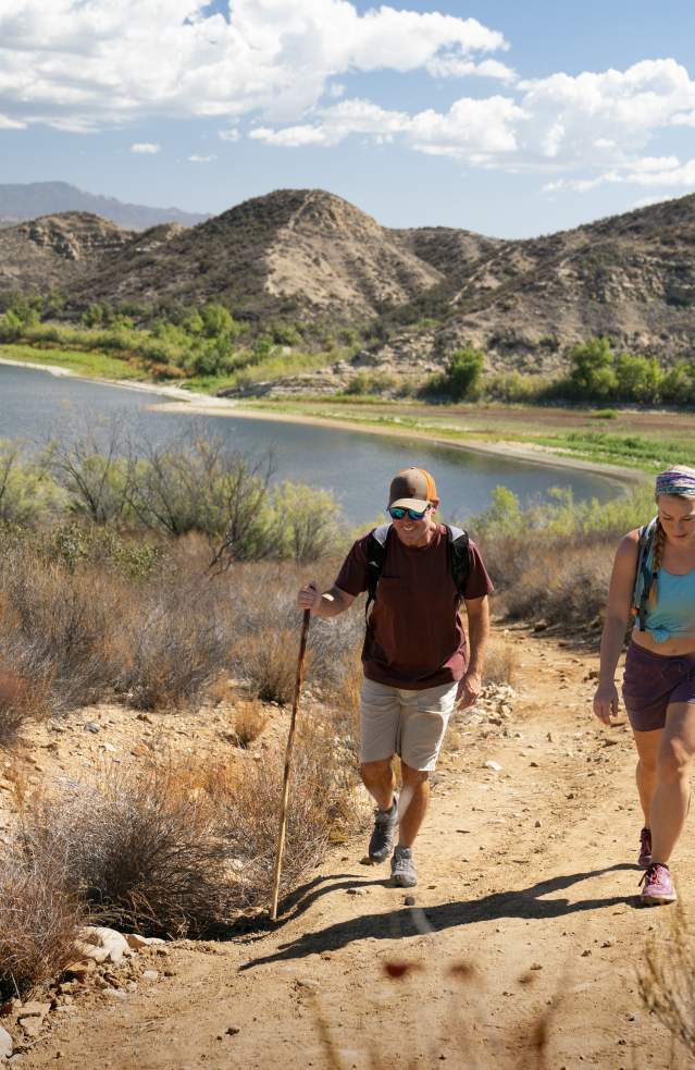Man and woman hiking in Temecula at Lake Skinner