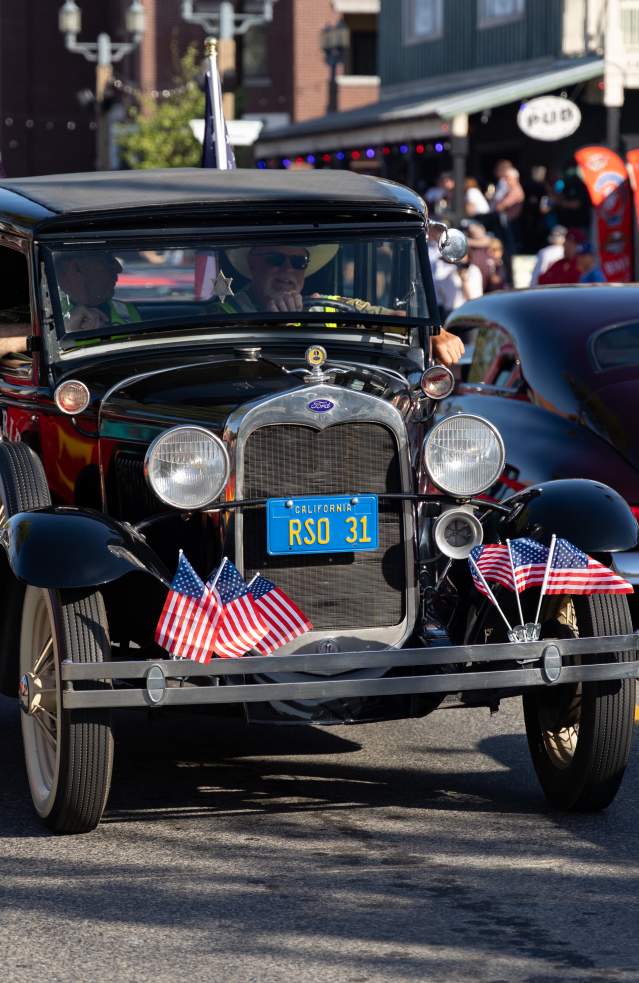 Crusing classic cars in the Old Town Temecula Rod run