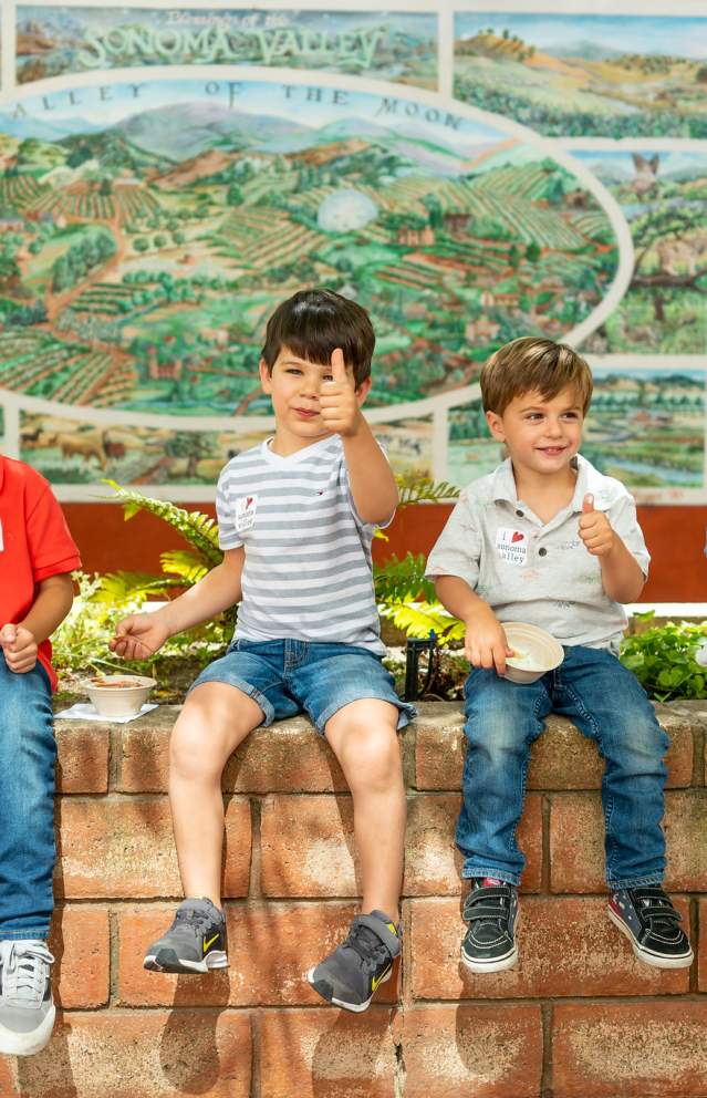 Kids eating ice cream