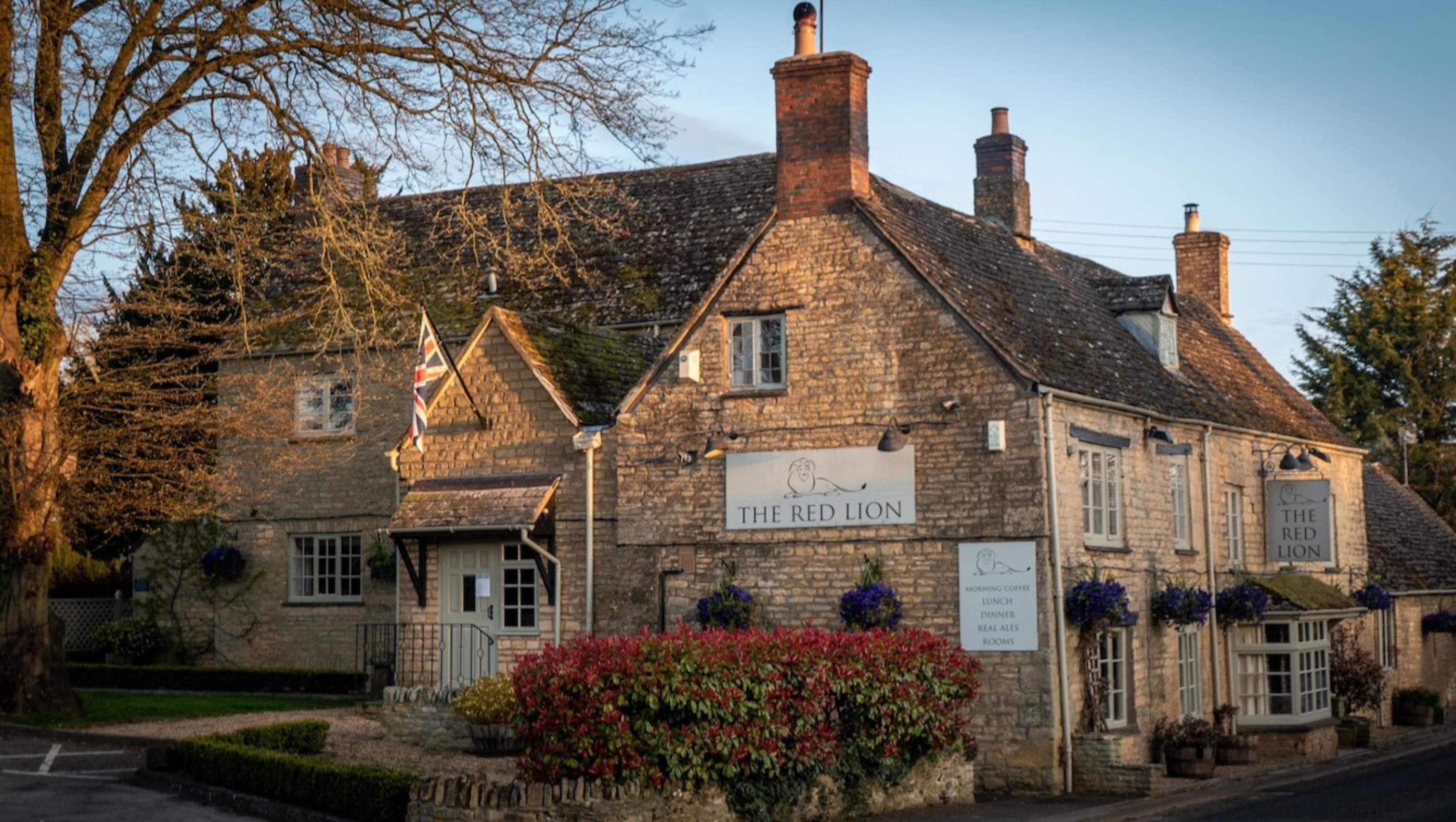 Exterior of the Red Lion at Long Compton
