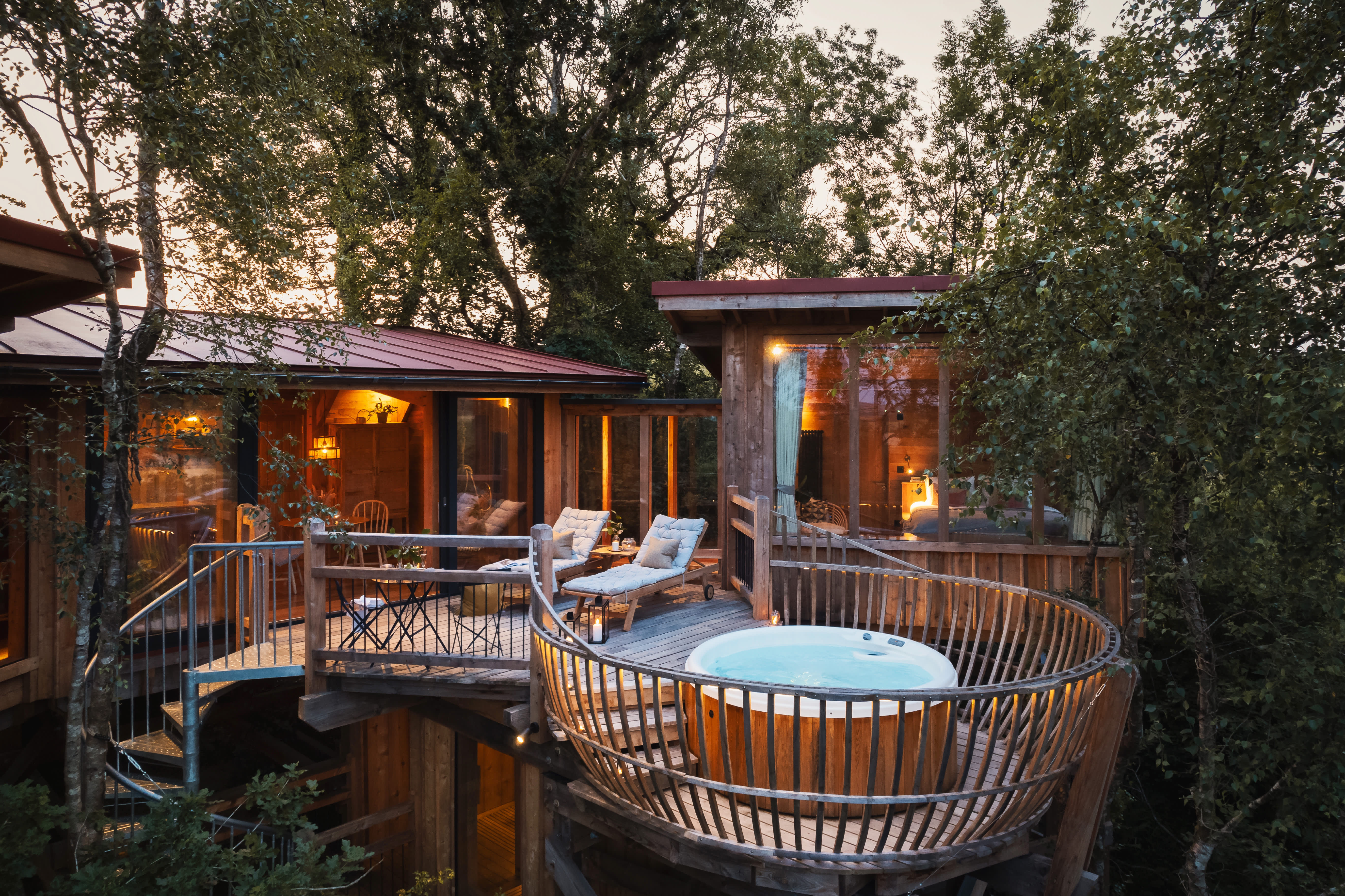 treehouse with hot tub and balcony at dusk