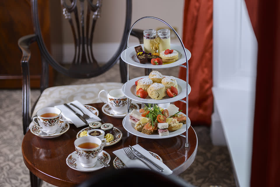Dingle_Benners_Afternoon_Tea_in_Room