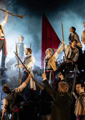 A cast on stage of Les Mis