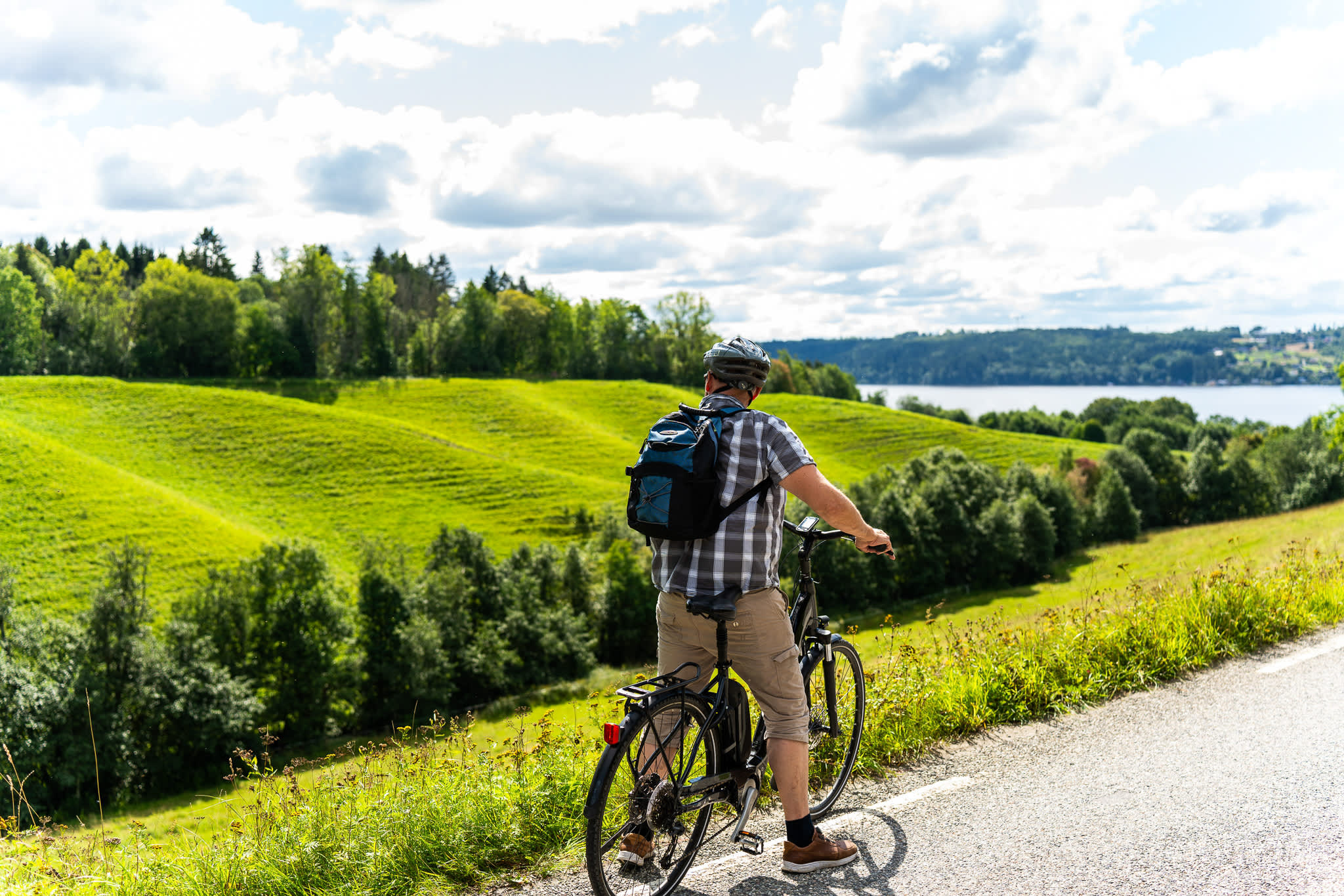 På sykkel i lavinelandskapet ved Sandstangen