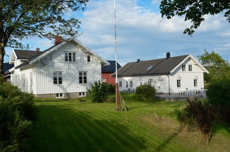 Billitt farm, two white houses. One guest house the other private residence