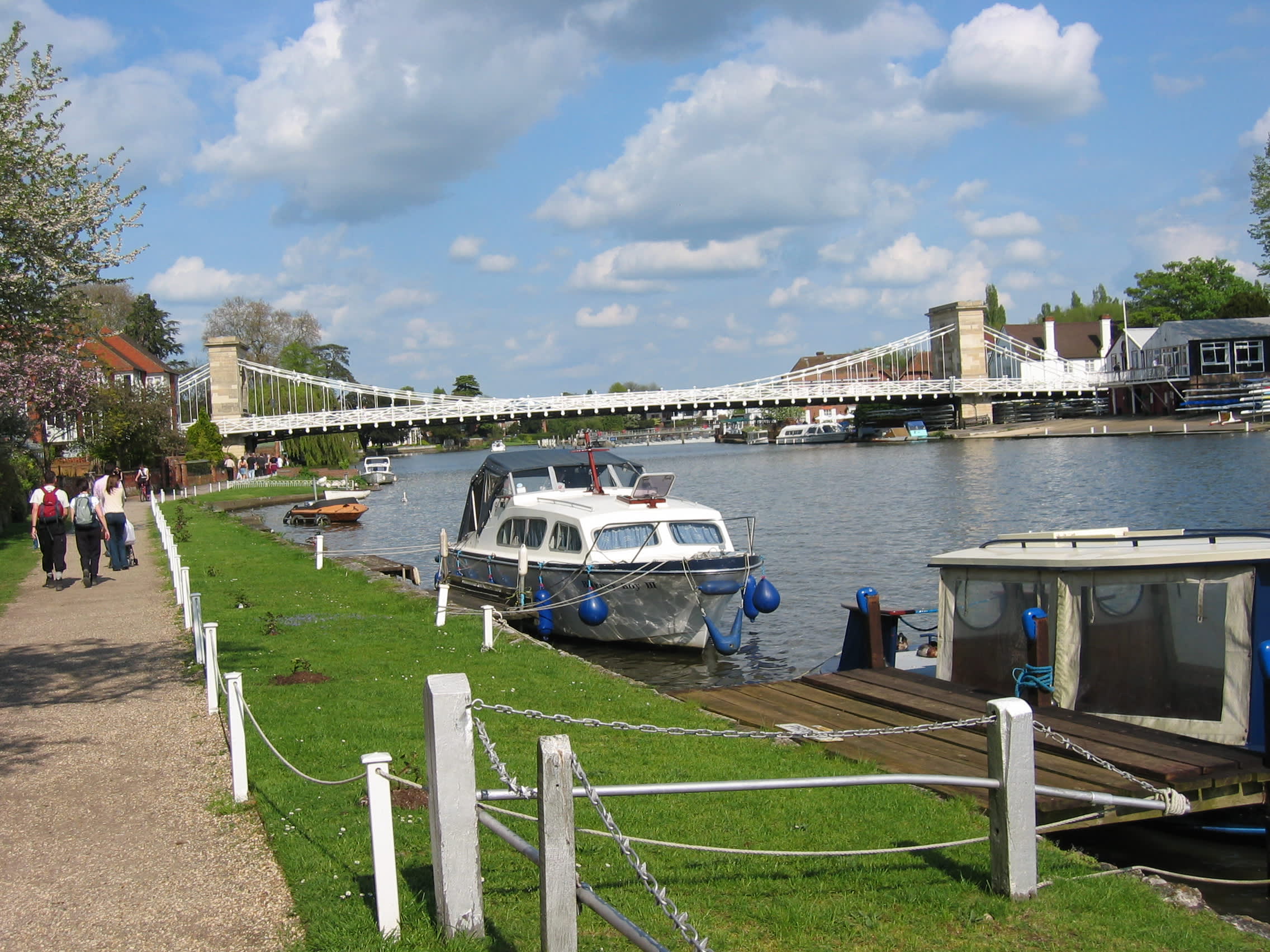 Thames riverbank at Marlow