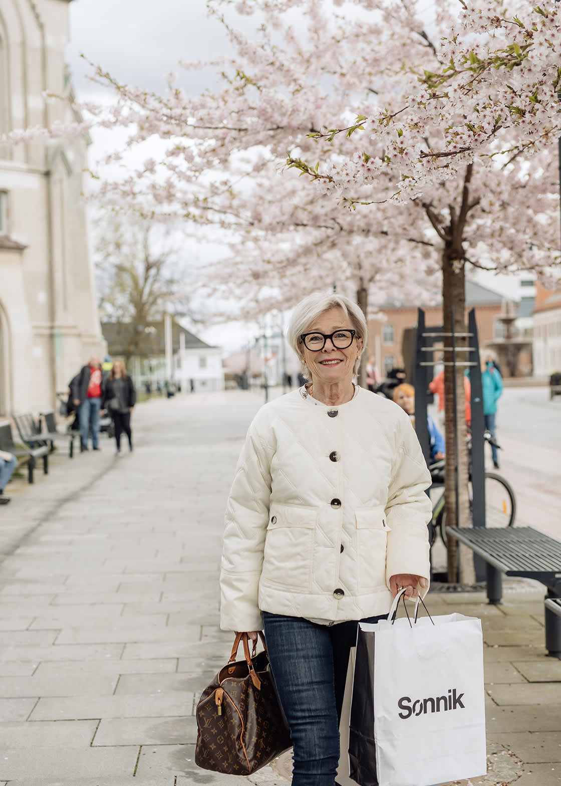 Kvinne på Shopping i Kristiansand