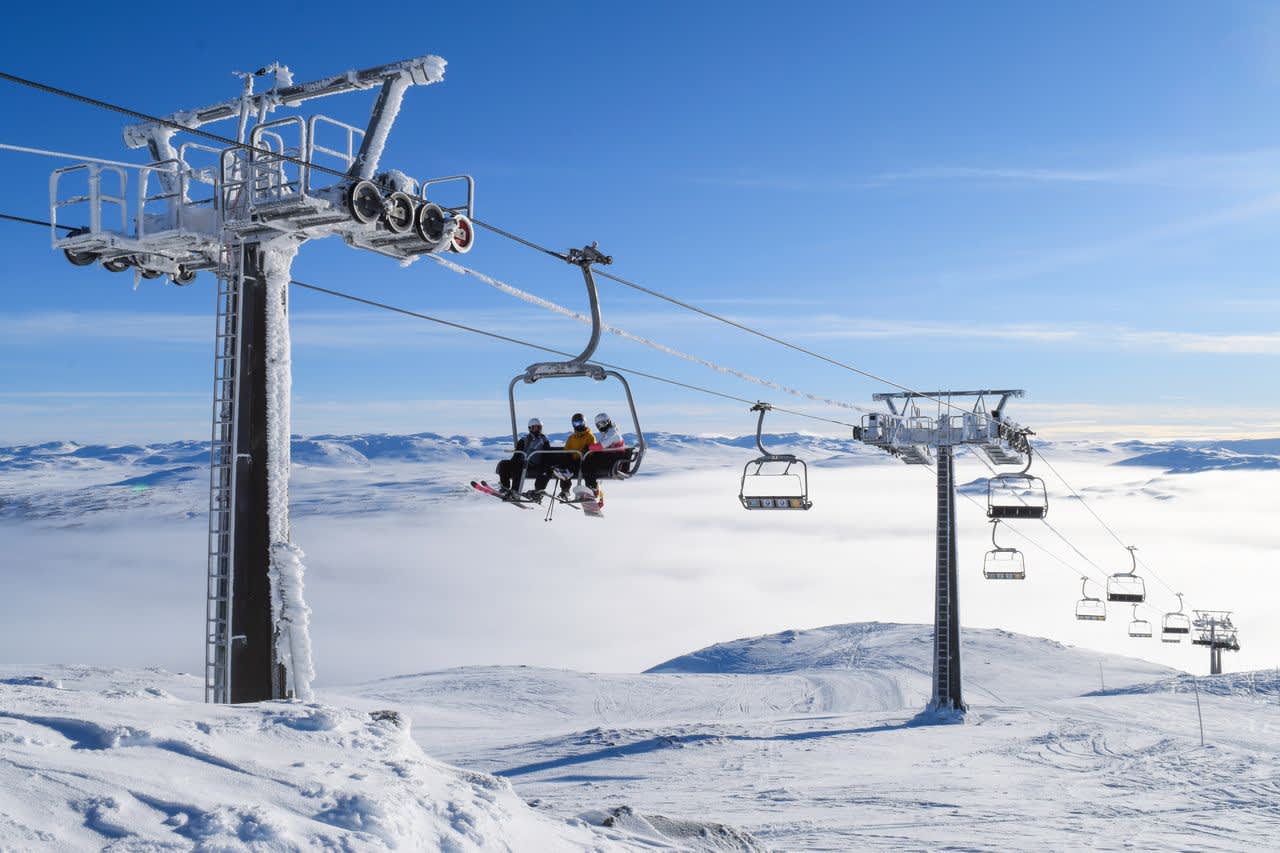 Skiheis med mennesker